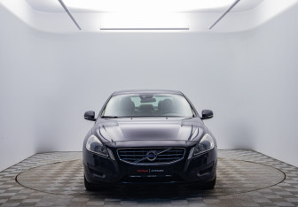 Подержанный автомобиль Volvo S60 2012 года (2 фото)