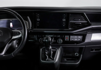 Подержанный автомобиль Volkswagen Multivan 2020 года (14 фото)