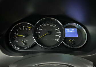 Подержанный автомобиль Renault Fluence 2010 года (12 фото)