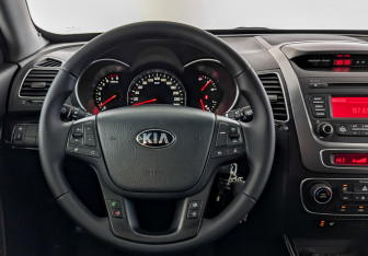 Подержанный автомобиль Kia Sorento 2017 года (21 фото)