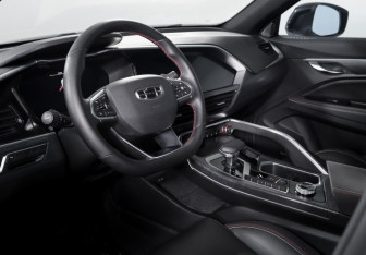 Подержанный автомобиль Geely Tugella 2023 года (14 фото)