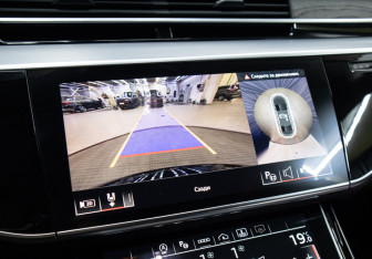 Подержанный автомобиль Audi A8 2023 года (20 фото)