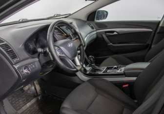 Подержанный автомобиль Hyundai i40 Sedan 2012 года (10 фото)