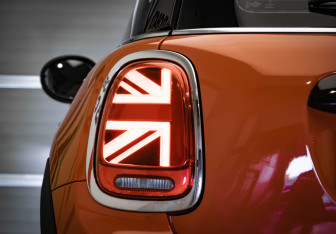 Подержанный автомобиль MINI Hatch 2019 года (26 фото)