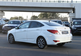 Подержанный автомобиль Hyundai Solaris Sedan 2015 года (7 фото)