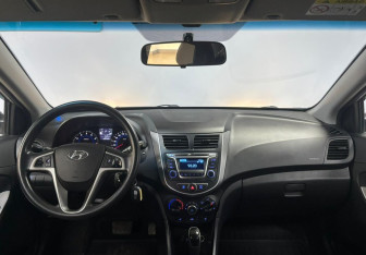 Подержанный автомобиль Hyundai Solaris Hatchback 2014 года (10 фото)