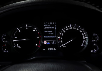 Подержанный автомобиль Toyota Land Cruiser Suv 2019 года (16 фото)