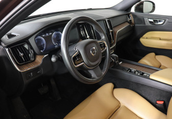 Подержанный автомобиль Volvo XC60 2019 года (9 фото)