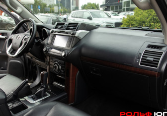 Подержанный автомобиль Toyota Land Cruiser Prado 2015 года (7 фото)