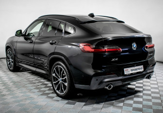 Подержанный автомобиль BMW X4 2018 года (7 фото)