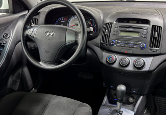 Подержанный автомобиль Hyundai Elantra Sedan 2008 года (14 фото)