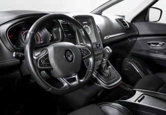 Подержанный автомобиль Renault Scenic 2018 года (14 фото)