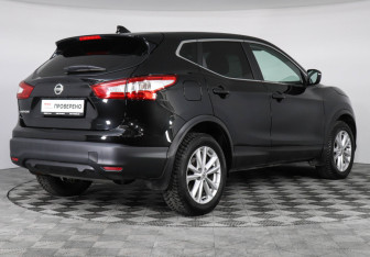 Подержанный автомобиль Nissan Qashqai 2017 года (5 фото)