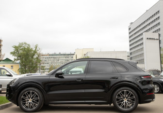 Подержанный автомобиль Porsche Cayenne 2023 года (6 фото)