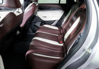 Подержанный автомобиль Geely Monjaro 2023 года (16 фото)