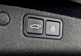 Подержанный автомобиль Hyundai Equus 2015 года (26 фото)