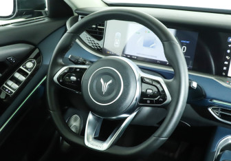 Подержанный автомобиль Voyah Free 2023 года (17 фото)