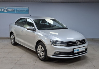 Подержанный автомобиль Volkswagen Jetta Sedan 2015 года (3 фото)