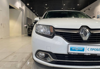 Подержанный автомобиль Renault Logan Sedan 2015 года (9 фото)