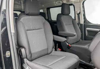 Подержанный автомобиль Peugeot Traveller 2022 года (21 фото)