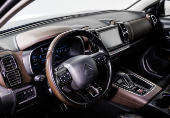 Подержанный автомобиль Citroen C5 Aircross 2019 года (11 фото)