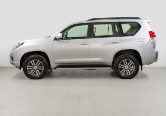 Подержанный автомобиль Toyota Land Cruiser Prado 2013 года (8 фото)