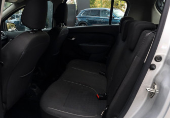 Подержанный автомобиль Renault Sandero 2018 года (9 фото)