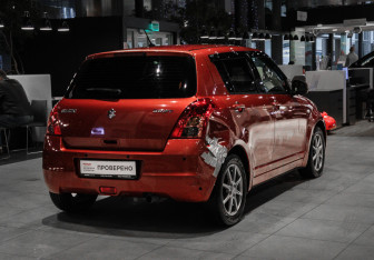 Подержанный автомобиль Suzuki Swift Hatchback 2008 года (4 фото)