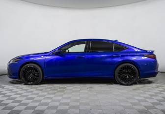 Подержанный автомобиль Lexus ES 2019 года (8 фото)