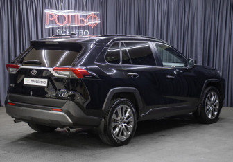 Подержанный автомобиль Toyota RAV4 2020 года (5 фото)