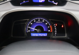 Подержанный автомобиль Honda Civic Sedan 2007 года (15 фото)