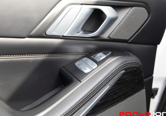 Подержанный автомобиль BMW X7 2020 года (21 фото)