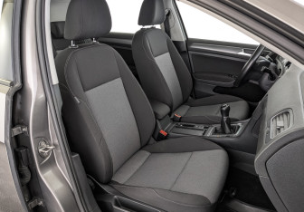 Подержанный автомобиль Volkswagen Golf Hatchback 2013 года (23 фото)