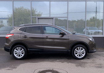Подержанный автомобиль Nissan Qashqai 2014 года (5 фото)
