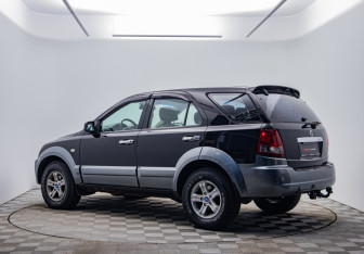 Подержанный автомобиль Kia Sorento 2002 года (8 фото)