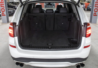 Подержанный автомобиль BMW X3 2015 года (10 фото)