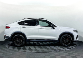 Подержанный автомобиль Geely Tugella 2022 года (4 фото)