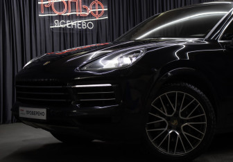 Подержанный автомобиль Porsche Cayenne 2018 года (23 фото)