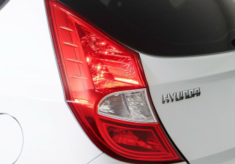 Подержанный автомобиль Hyundai Solaris Hatchback 2015 года (8 фото)