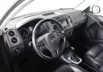 Подержанный автомобиль Volkswagen Tiguan 2011 года (9 фото)