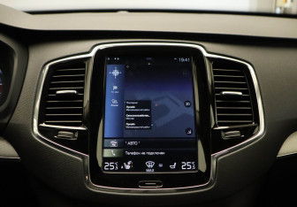 Подержанный автомобиль Volvo XC90 2016 года (17 фото)