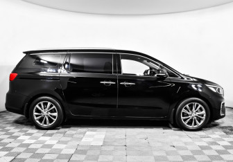 Подержанный автомобиль Kia Carnival 2019 года (4 фото)