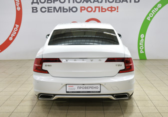 Подержанный автомобиль Volvo S90 2018 года (5 фото)