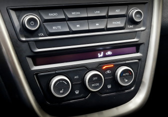 Подержанный автомобиль FAW Besturn X80 2019 года (27 фото)