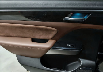 Подержанный автомобиль GAC GS8 2020 года (18 фото)