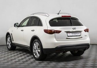Подержанный автомобиль Infiniti FX 2013 года (7 фото)
