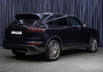 Подержанный автомобиль Porsche Cayenne 2014 года (5 фото)