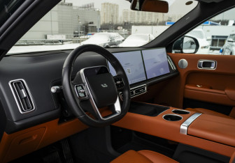 Подержанный автомобиль LiXiang L9 2023 года (12 фото)