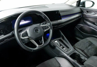 Подержанный автомобиль Volkswagen Golf Hatchback 2021 года (8 фото)