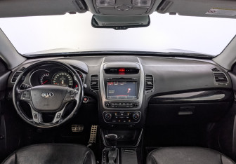 Подержанный автомобиль Kia Sorento 2016 года (14 фото)